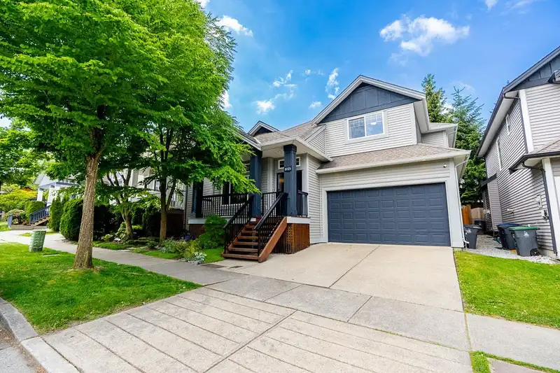 6125 150A STREET - photo 1 of 33