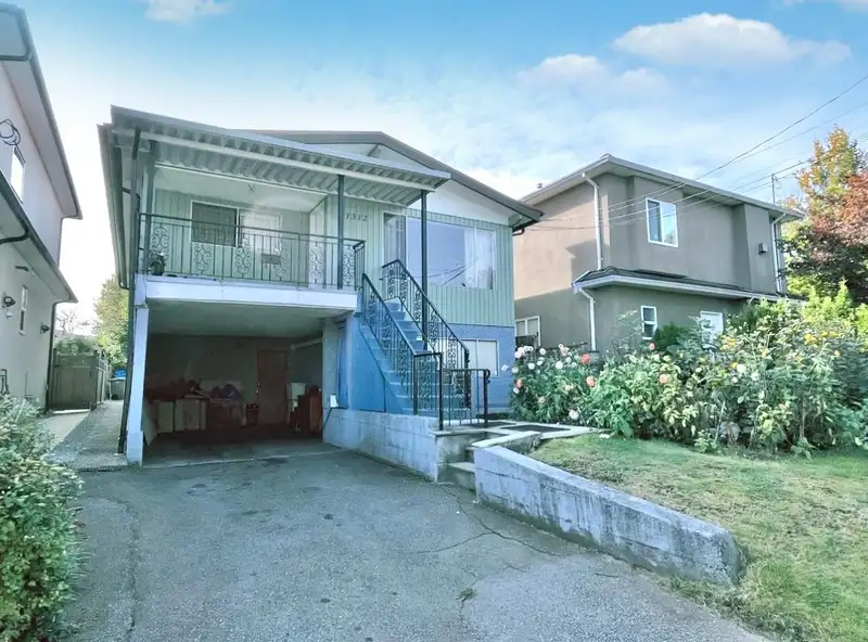 1312 E 28TH AVENUE - photo 2 of 4