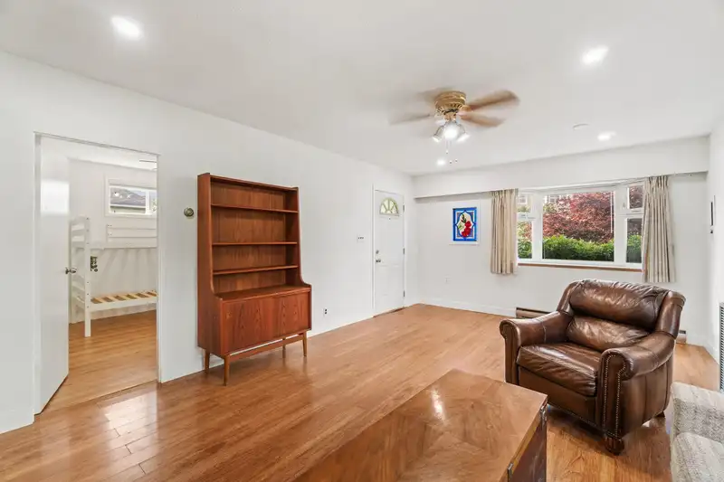 45782 VICTORIA AVENUE - photo 3 of 28