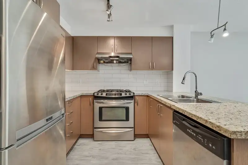 204 3097 LINCOLN AVENUE - photo 2 of 36