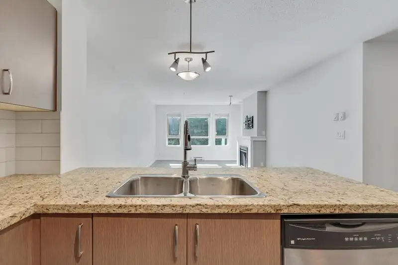 204 3097 LINCOLN AVENUE - photo 4 of 36