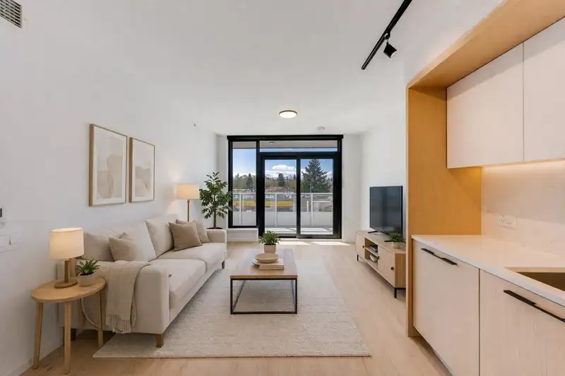 366 5189 EARLES STREET - photo 1 of 36