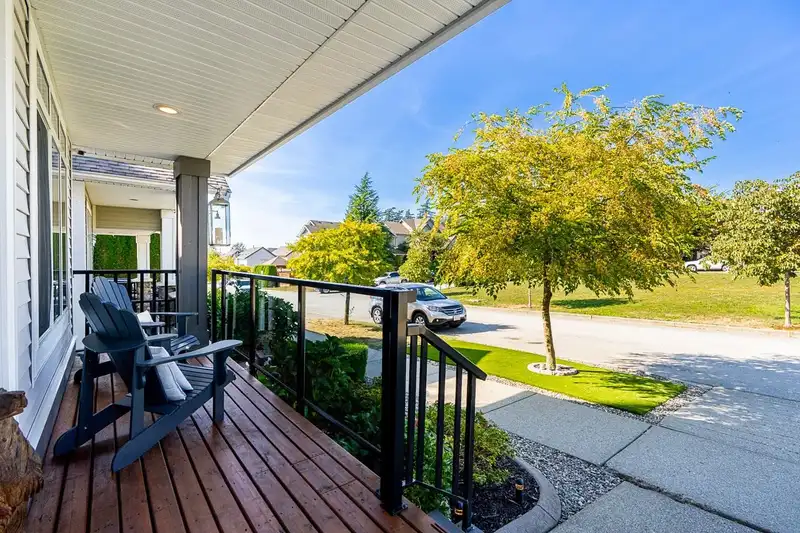 16448 59A AVENUE - photo 4 of 40