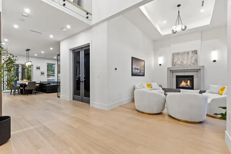 14295 73A AVENUE - photo 4 of 39