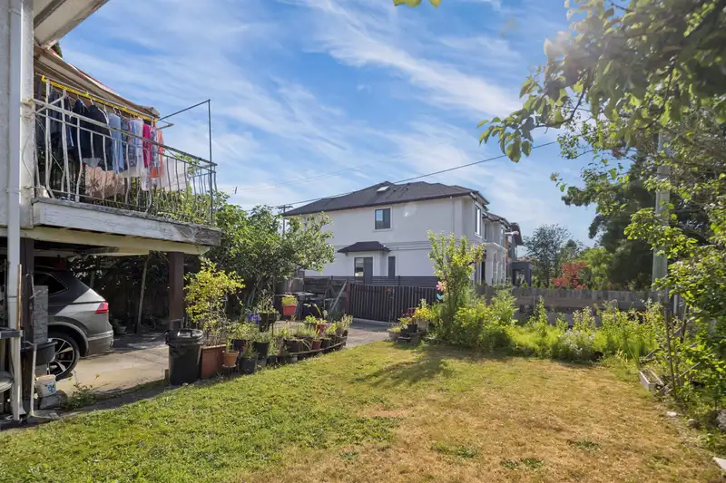 3707 ARBUTUS STREET - photo 4 of 22