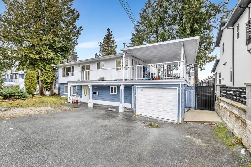 11761 92 AVENUE - photo 3 of 33