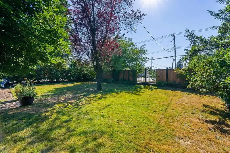 7428 HURD STREET - photo 4 of 13