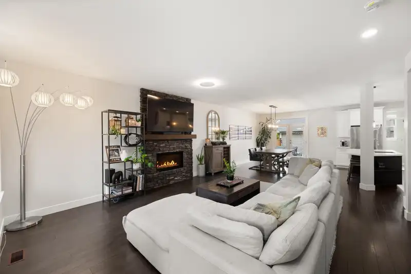 27055 35A AVENUE - photo 4 of 40