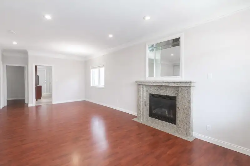 7487 ROSEWOOD STREET - photo 3 of 33