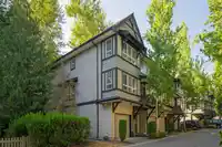 68 6747 203 STREET - thumbnail 1