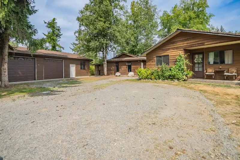 26559 58 AVENUE - photo 2 of 40