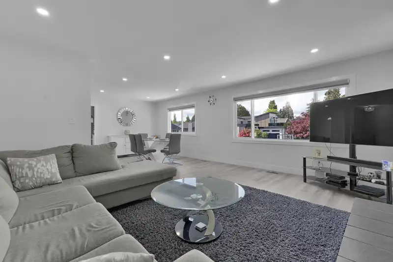 7432 115A STREET - photo 3 of 26
