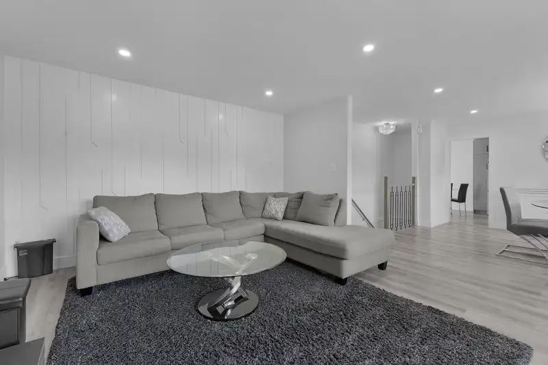 7432 115A STREET - photo 4 of 26