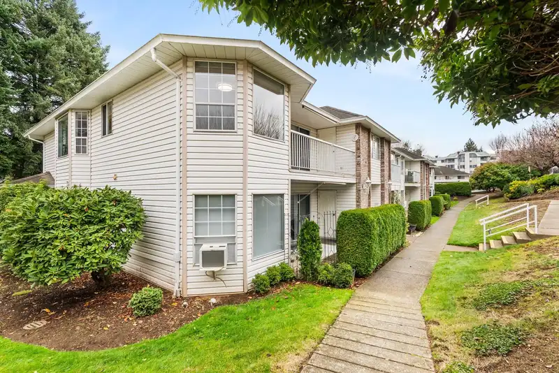 36 2938 TRAFALGAR STREET - photo 1 of 40
