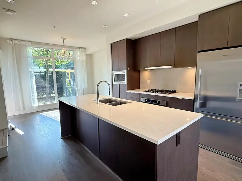 6180 OAK STREET - photo 4 of 18
