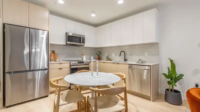 220 13455 94A AVENUE - photo 3 of 13