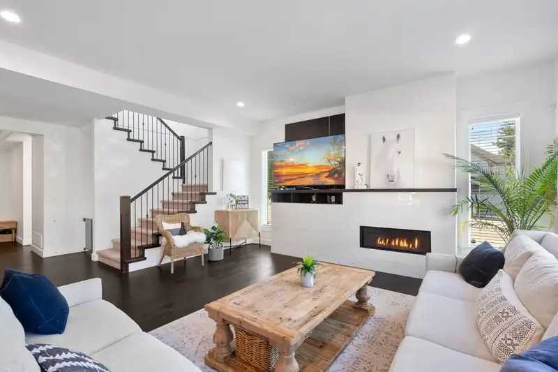 16411 26B AVENUE - photo 3 of 37
