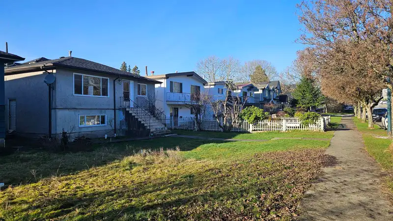 543 RUPERT STREET - photo 4 of 19