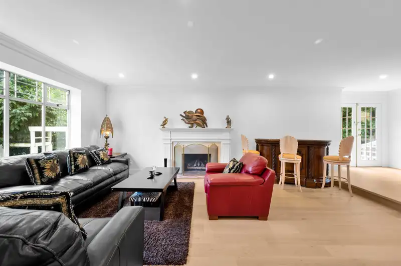 441 INGLEWOOD AVENUE - photo 3 of 27