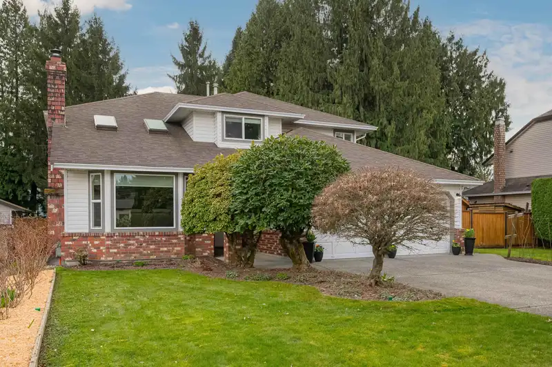 20554 94B AVENUE - photo 2 of 40
