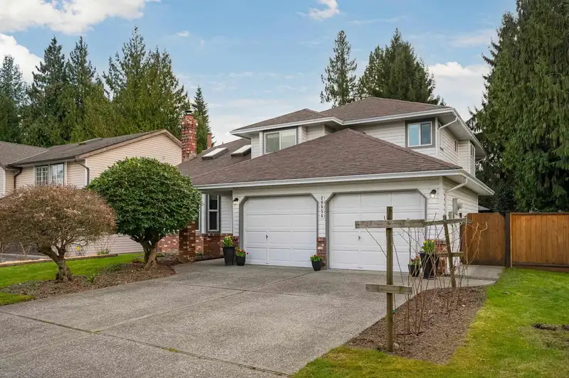 20554 94B AVENUE - photo 3 of 40