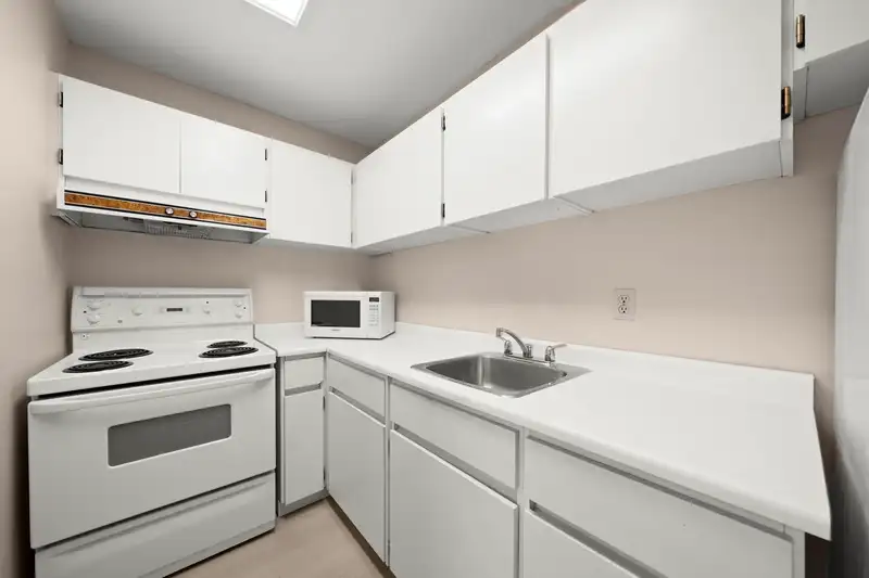 301 601 NORTH ROAD - photo 4 of 26