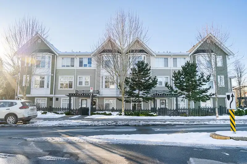 65 20852 77A AVENUE - photo 1 of 38