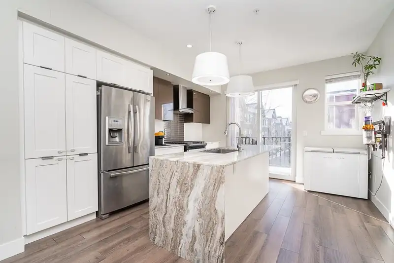 65 20852 77A AVENUE - photo 2 of 38