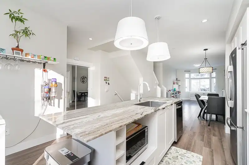 65 20852 77A AVENUE - photo 3 of 38