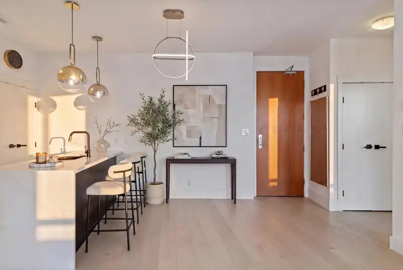 3007 1189 MELVILLE STREET - photo 3 of 19
