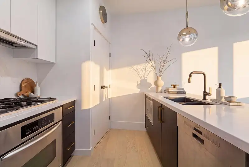 3007 1189 MELVILLE STREET - photo 4 of 19