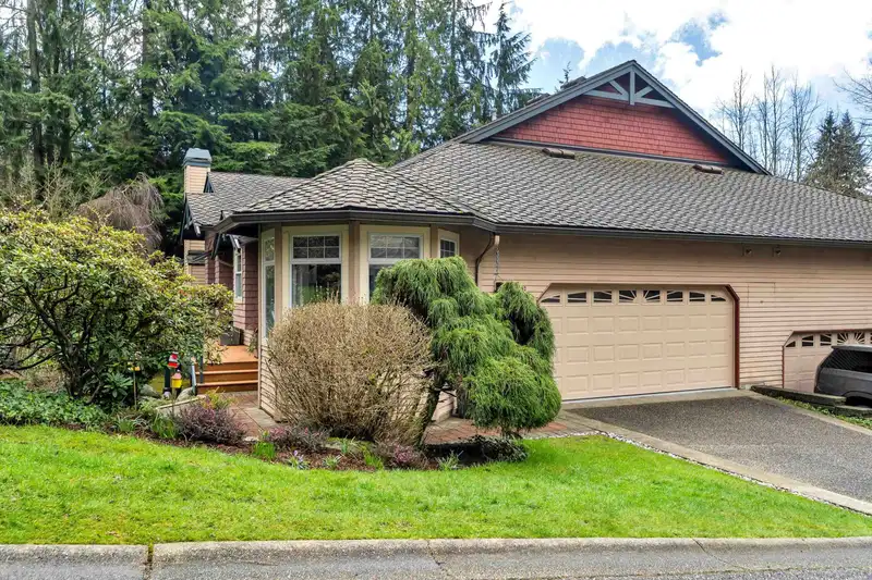 1102 STRATHAVEN DRIVE - photo 2 of 30
