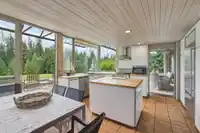 460 SOUTHBOROUGH DRIVE - thumbnail 12