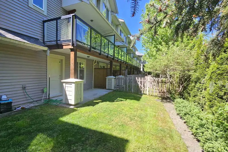 73 20498 82 AVENUE - photo 3 of 40