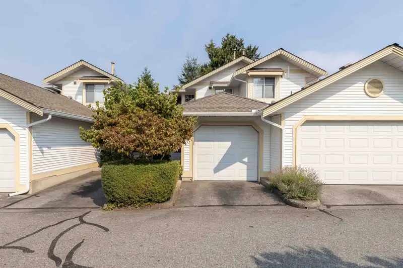 95 8737 212TH STREET - photo 2 of 36