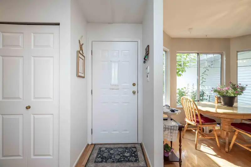95 8737 212TH STREET - photo 4 of 36