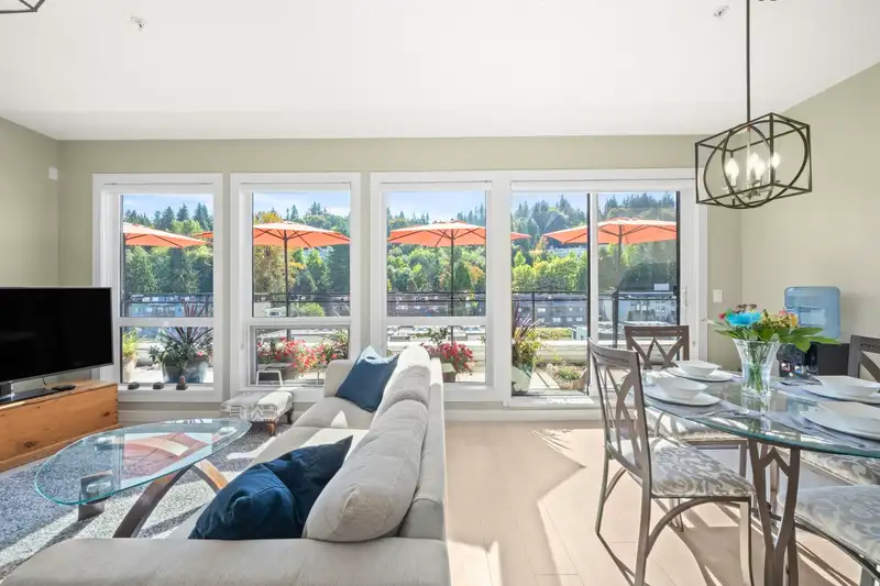 605 3038 ST GEORGE STREET - photo 1 of 40