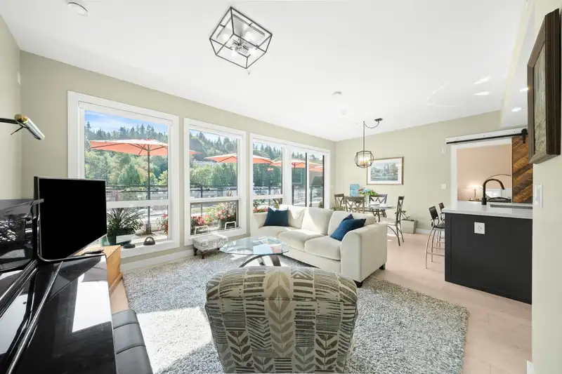 605 3038 ST GEORGE STREET - photo 4 of 40