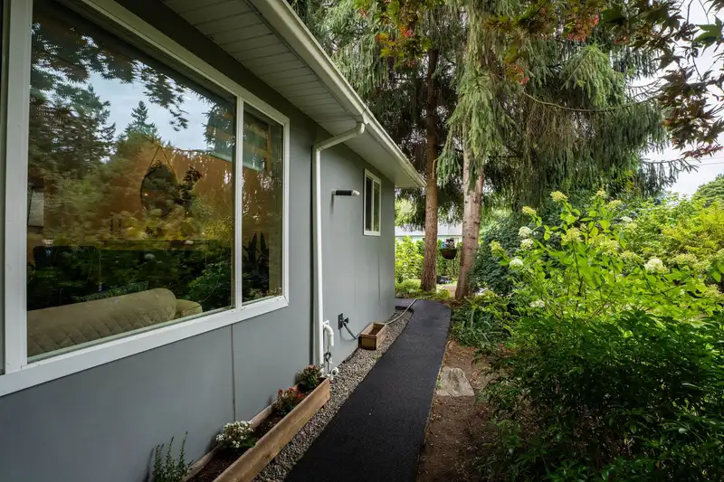 20955 118 AVENUE - photo 2 of 23