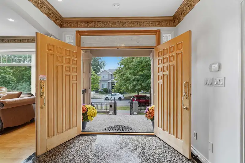 2763 E 53RD AVENUE - photo 4 of 40