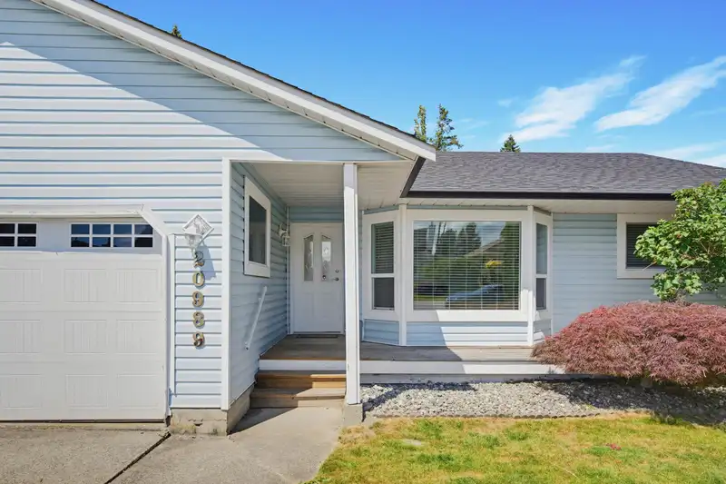 20989 95A AVENUE - photo 2 of 40
