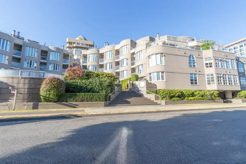 409 1236 W 8TH AVENUE - photo 2 of 16