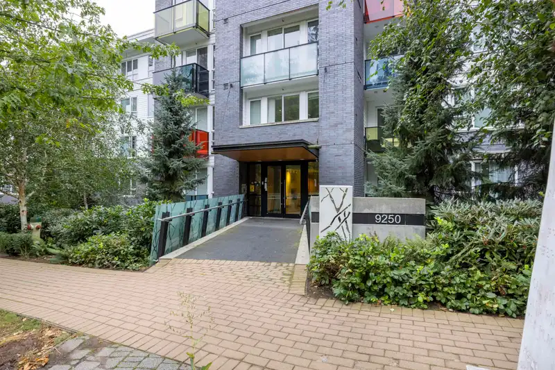 201 9250 UNIVERSITY HIGH STREET - photo 2 of 4