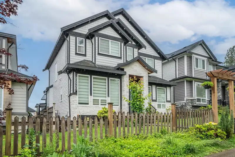 20540 70 AVENUE - photo 1 of 40