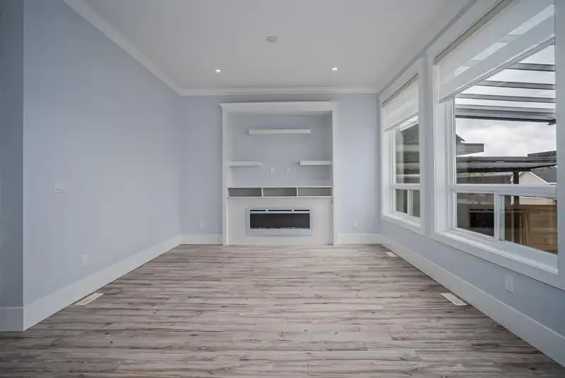 20540 70 AVENUE - photo 2 of 40