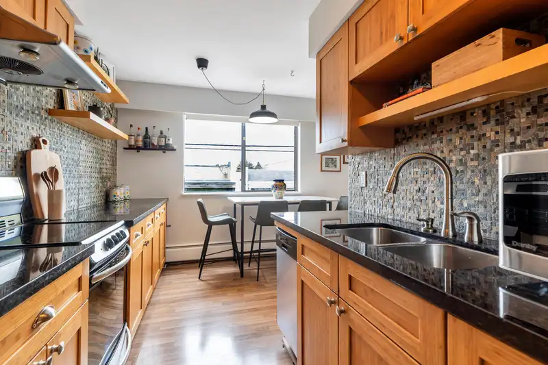 207 2080 MAPLE STREET - photo 3 of 22