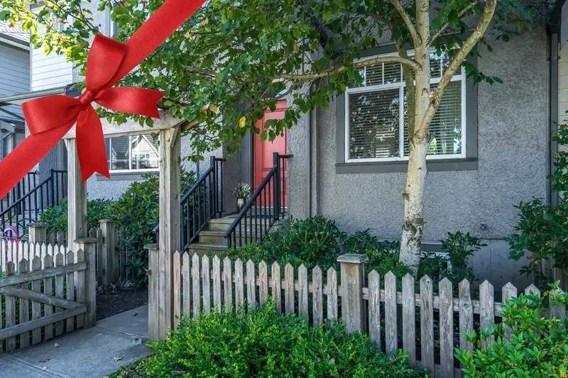 21066 80A AVENUE - photo 1 of 39