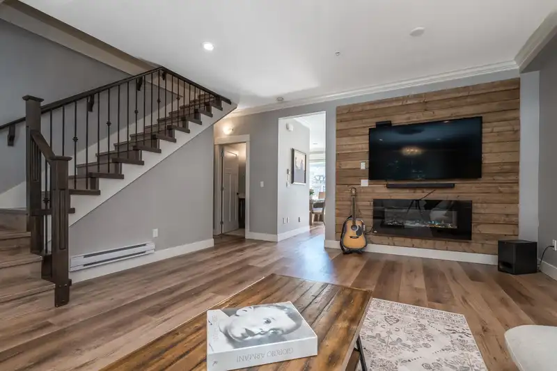 21066 80A AVENUE - photo 3 of 39