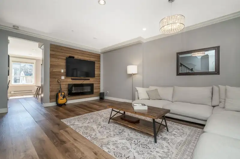 21066 80A AVENUE - photo 4 of 39