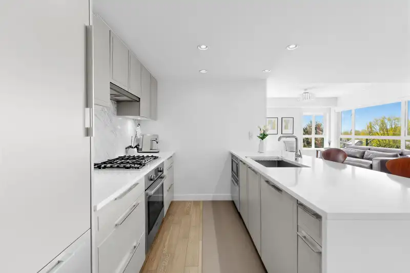 304 7828 GRANVILLE STREET - photo 3 of 19